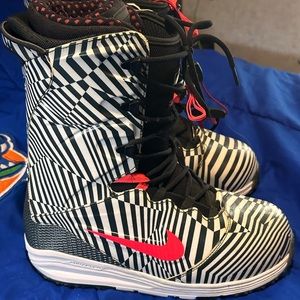 Limited edition Nike lunarendour snow boots